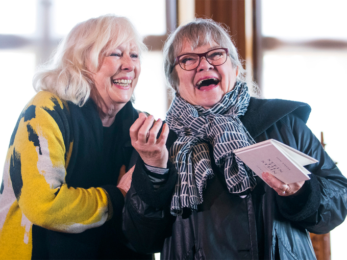 Skuespillerne Lise Fjeldstad og Anne Marit Jacobsen skal ha hver sin forestilling på Oscarshall i sommer. Foto: Håkon Mosvold Larsen / NTB scanpix